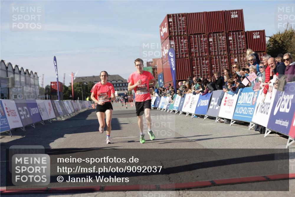 03.10.2025 - Köhlbrandbrückenlauf Jannik Wohlers http://msf.ph/oto/9092037 03.10.2025 12:54:04 Ziel 4030, 5710, 5947, 6002, 6200, 6817 meine-sportfotos.de