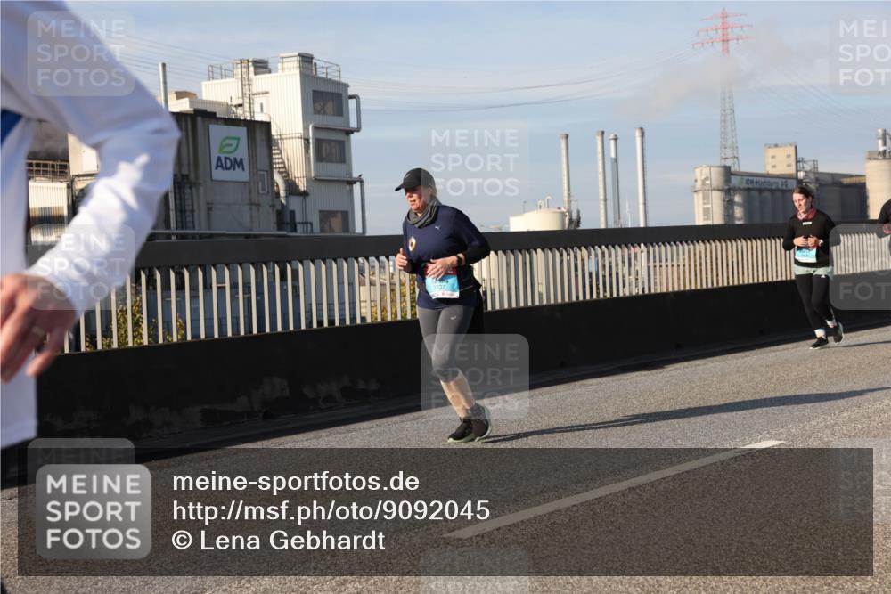 03.10.2025 - Köhlbrandbrückenlauf Lena Gebhardt http://msf.ph/oto/9092045 03.10.2025 10:08:08 Position 2 1, 4 meine-sportfotos.de
