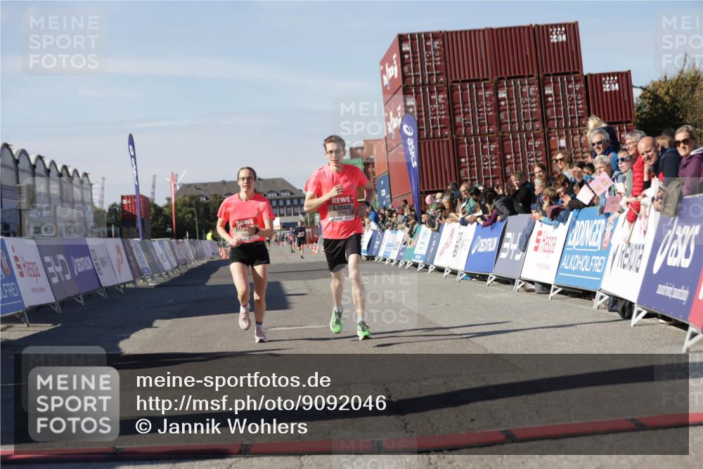 03.10.2025 - Köhlbrandbrückenlauf Jannik Wohlers http://msf.ph/oto/9092046 03.10.2025 12:54:04 Ziel 4030, 5710, 5947, 6002, 6200, 6817 meine-sportfotos.de