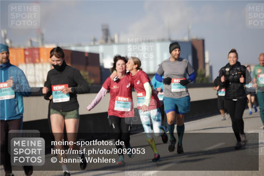 03.10.2025 - Köhlbrandbrückenlauf Jannik Wohlers http://msf.ph/oto/9092053 03.10.2025 10:11:38 Position 3 3379, 3328, 2554, 2533, 1769 meine-sportfotos.de