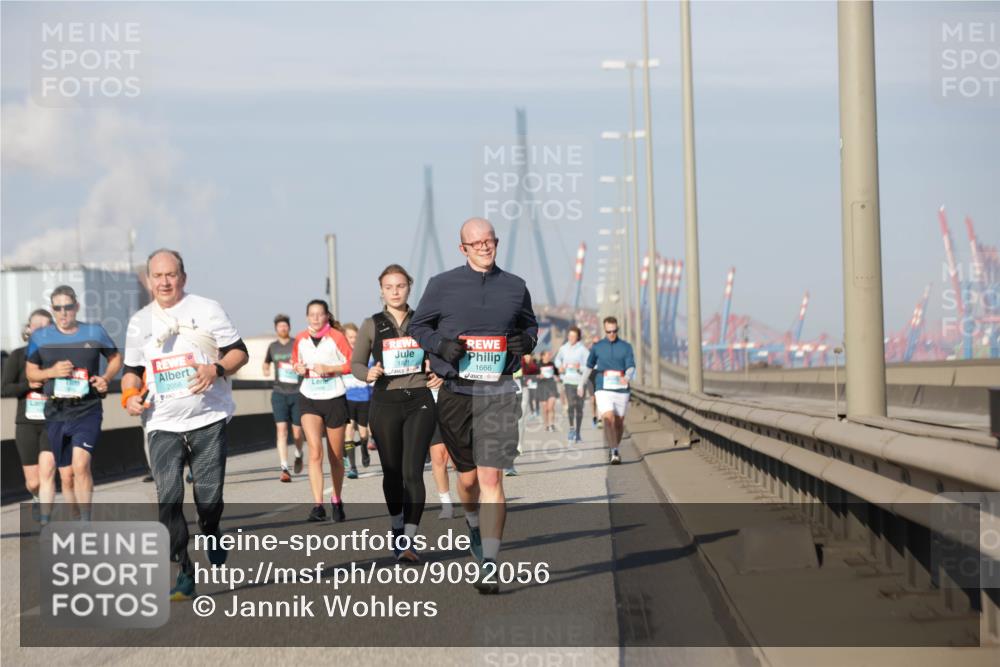 03.10.2025 - Köhlbrandbrückenlauf Jannik Wohlers http://msf.ph/oto/9092056 03.10.2025 09:59:47 Position 3 2056, 1821, 1666 meine-sportfotos.de