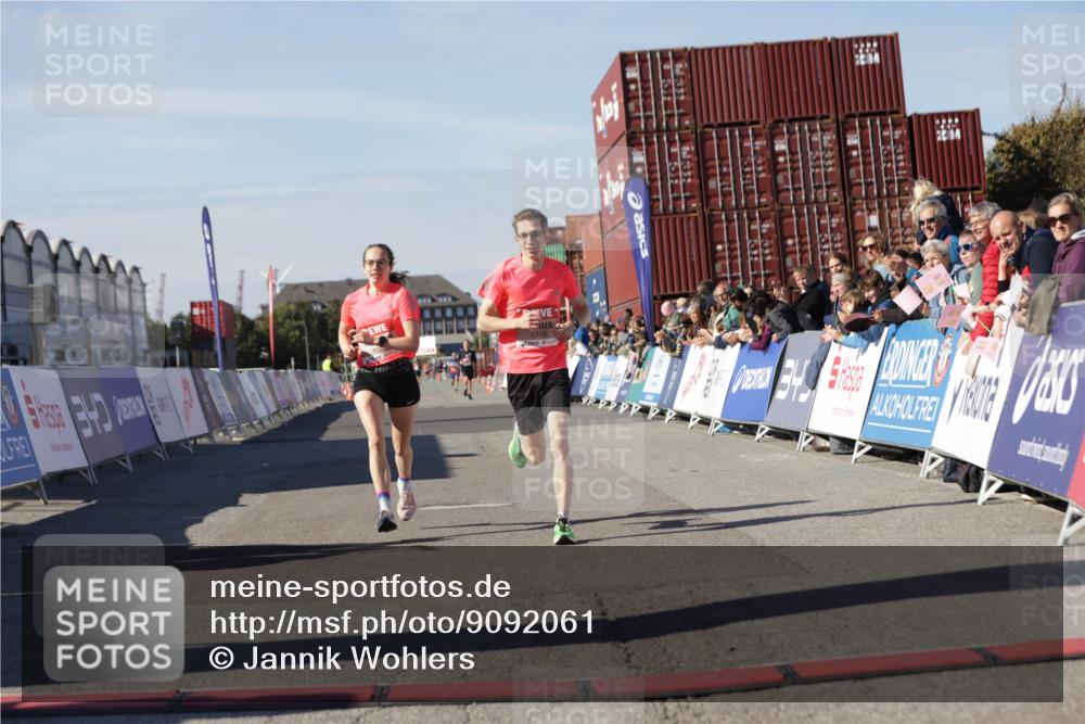 03.10.2025 - Köhlbrandbrückenlauf Jannik Wohlers http://msf.ph/oto/9092061 03.10.2025 12:54:04 Ziel 4030, 5710, 5947, 6002, 6200, 6817 meine-sportfotos.de