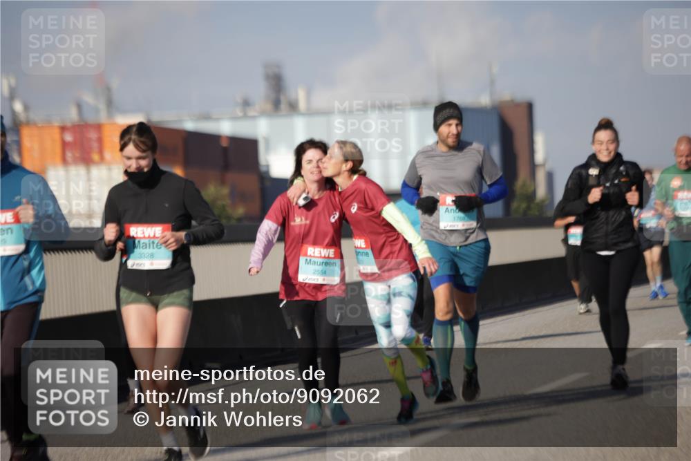 03.10.2025 - Köhlbrandbrückenlauf Jannik Wohlers http://msf.ph/oto/9092062 03.10.2025 10:11:38 Position 3 3328, 2554, 1769 meine-sportfotos.de