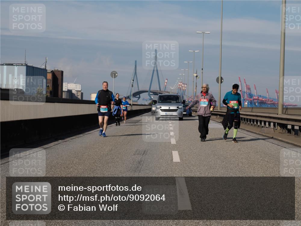 03.10.2025 - Köhlbrandbrückenlauf Fabian Wolf http://msf.ph/oto/9092064 03.10.2025 10:28:10 Position 3 3195 meine-sportfotos.de