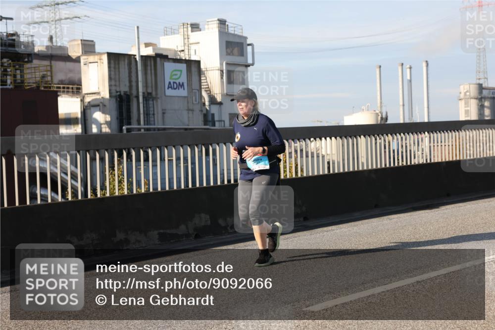 03.10.2025 - Köhlbrandbrückenlauf Lena Gebhardt http://msf.ph/oto/9092066 03.10.2025 10:08:08 Position 2  meine-sportfotos.de