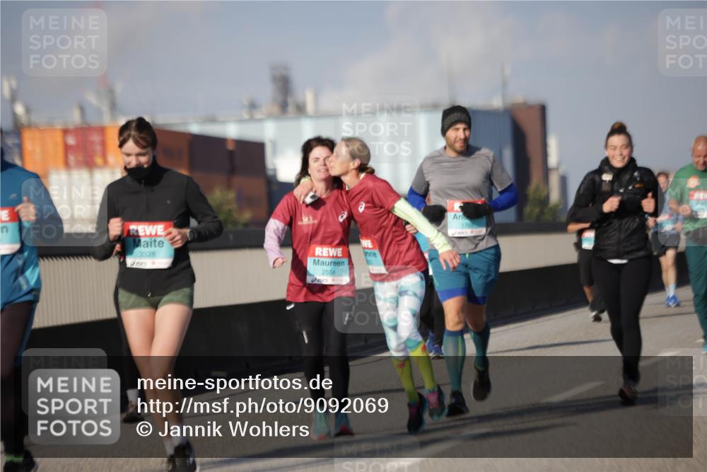 03.10.2025 - Köhlbrandbrückenlauf Jannik Wohlers http://msf.ph/oto/9092069 03.10.2025 10:11:38 Position 3 3328, 2554, 1769 meine-sportfotos.de
