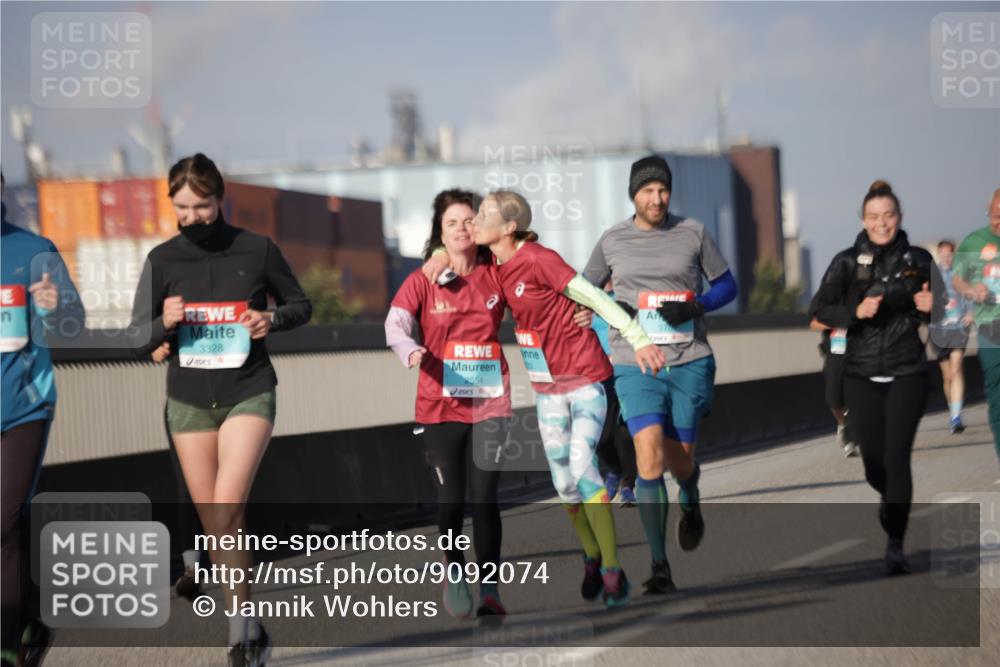 03.10.2025 - Köhlbrandbrückenlauf Jannik Wohlers http://msf.ph/oto/9092074 03.10.2025 10:11:38 Position 3 3328, 2554 meine-sportfotos.de