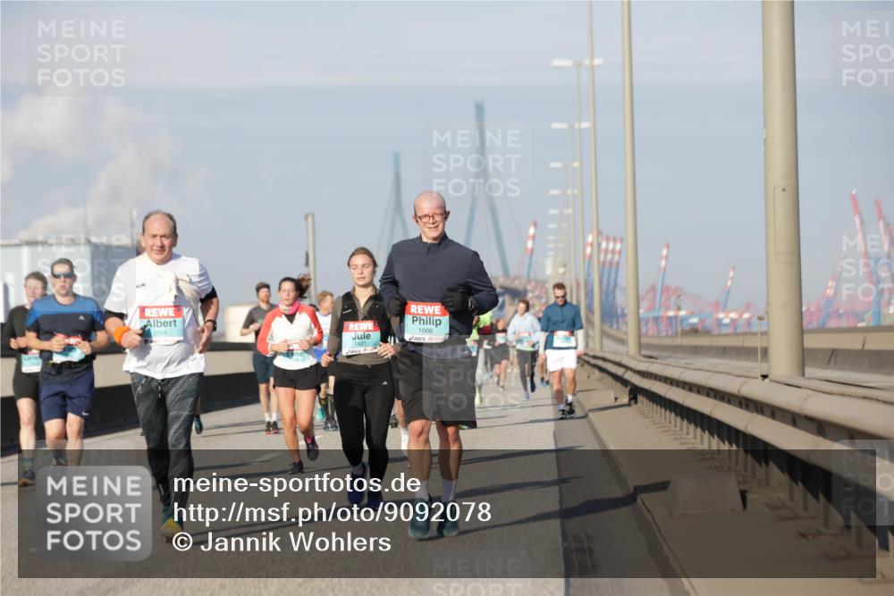 03.10.2025 - Köhlbrandbrückenlauf Jannik Wohlers http://msf.ph/oto/9092078 03.10.2025 09:59:47 Position 3 2056, 1821, 1666 meine-sportfotos.de