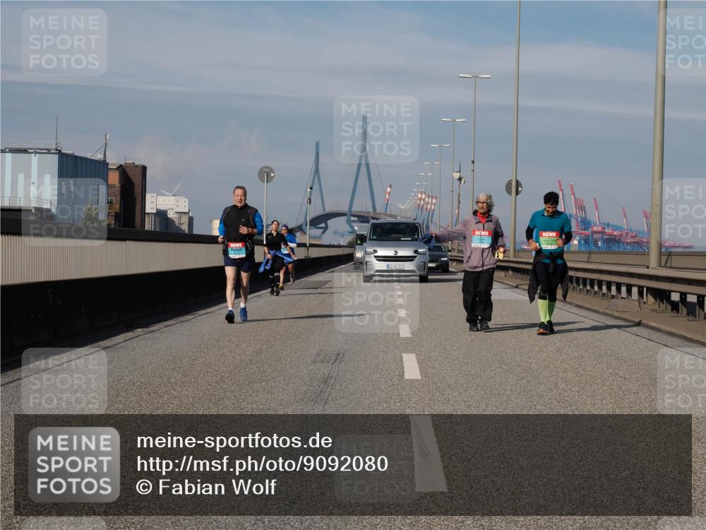 03.10.2025 - Köhlbrandbrückenlauf Fabian Wolf http://msf.ph/oto/9092080 03.10.2025 10:28:10 Position 3 3195 meine-sportfotos.de