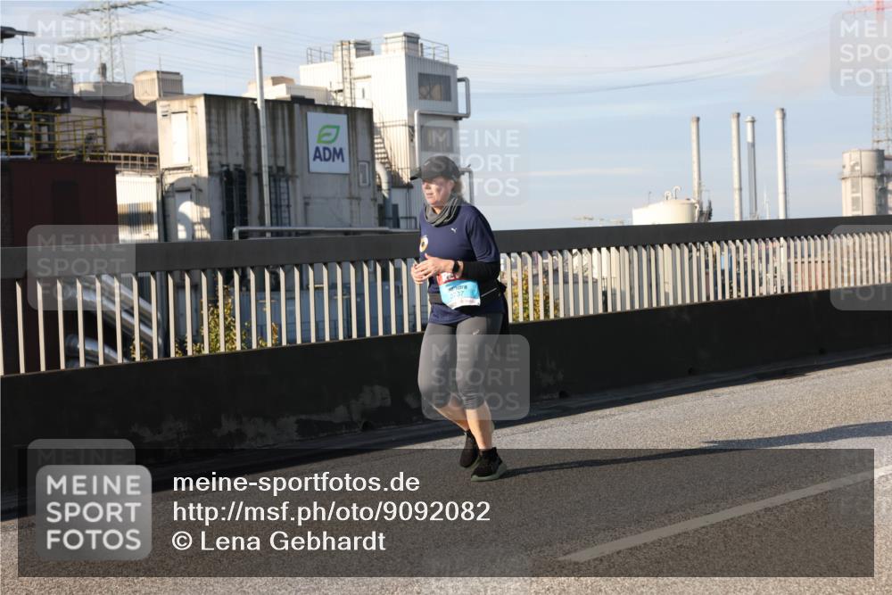 03.10.2025 - Köhlbrandbrückenlauf Lena Gebhardt http://msf.ph/oto/9092082 03.10.2025 10:08:08 Position 2 3737 meine-sportfotos.de