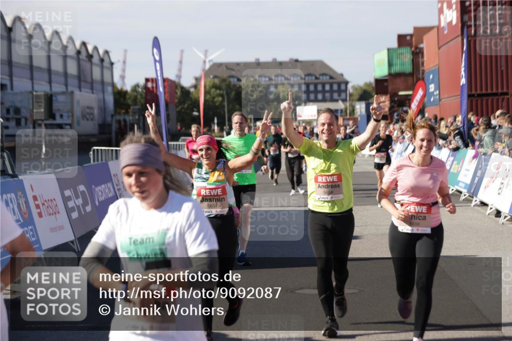 03.10.2025 - Köhlbrandbrückenlauf Jannik Wohlers http://msf.ph/oto/9092087 03.10.2025 13:19:57 Ziel 4376, 4433, 4539, 4721, 5059, 5656, 5657, 5658, 5704, 5841, 6068, 6414, 6567, 6568, 6660, 6663, 6730 meine-sportfotos.de