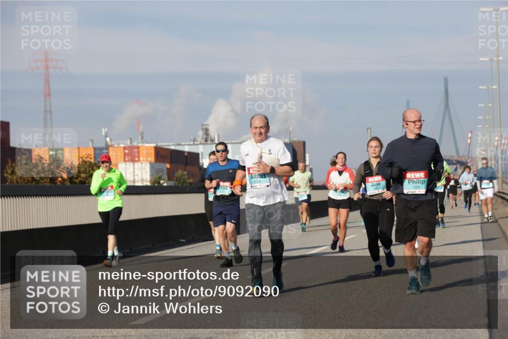 03.10.2025 - Köhlbrandbrückenlauf Jannik Wohlers http://msf.ph/oto/9092090 03.10.2025 09:59:48 Position 3 2056, 1821, 1666 meine-sportfotos.de