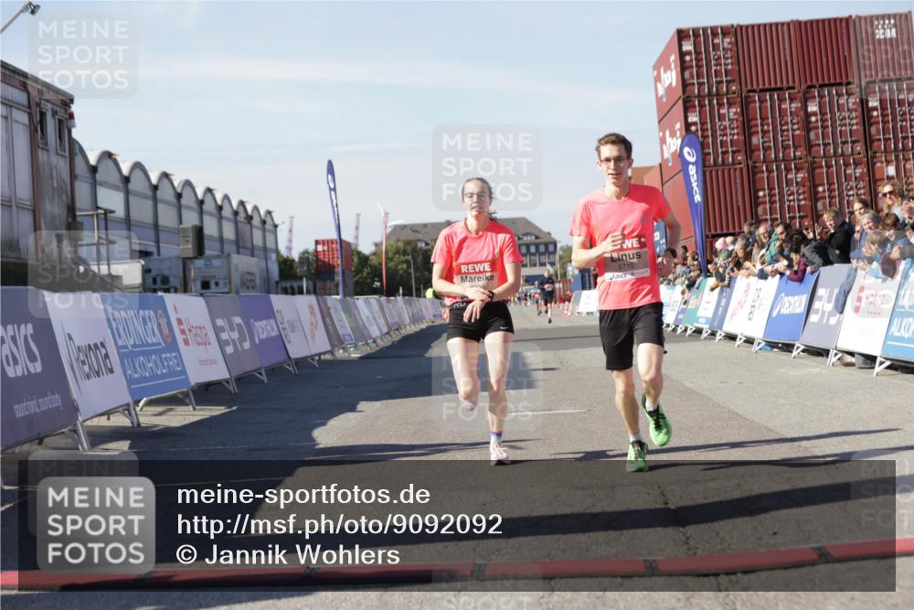 03.10.2025 - Köhlbrandbrückenlauf Jannik Wohlers http://msf.ph/oto/9092092 03.10.2025 12:54:04 Ziel 4030, 5710, 5947, 6002, 6200, 6817 meine-sportfotos.de
