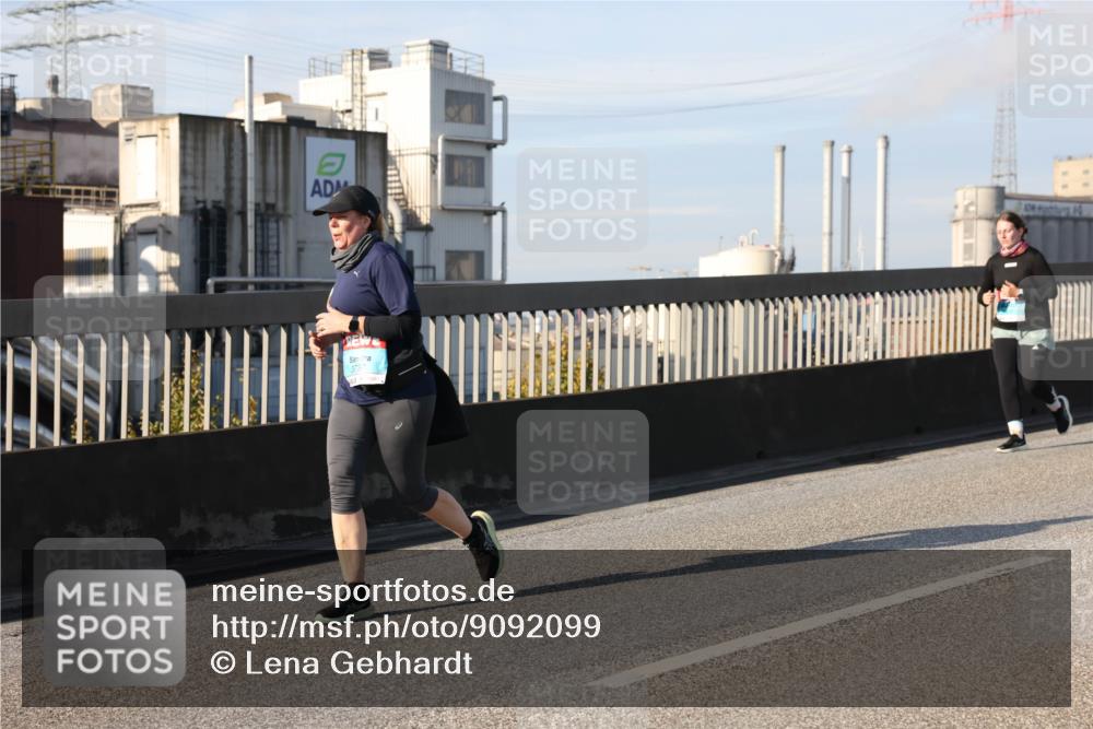 03.10.2025 - Köhlbrandbrückenlauf Lena Gebhardt http://msf.ph/oto/9092099 03.10.2025 10:08:08 Position 2  meine-sportfotos.de