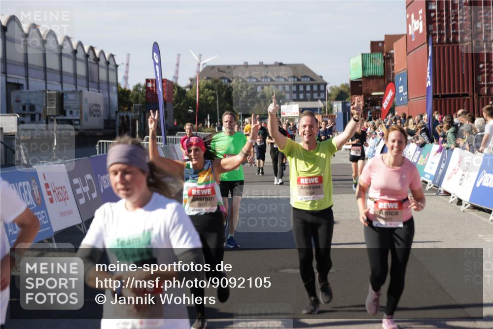 03.10.2025 - Köhlbrandbrückenlauf Jannik Wohlers http://msf.ph/oto/9092105 03.10.2025 13:19:57 Ziel 4376, 4433, 4539, 4721, 5059, 5656, 5657, 5658, 5704, 5841, 6068, 6414, 6567, 6568, 6660, 6663, 6730 meine-sportfotos.de