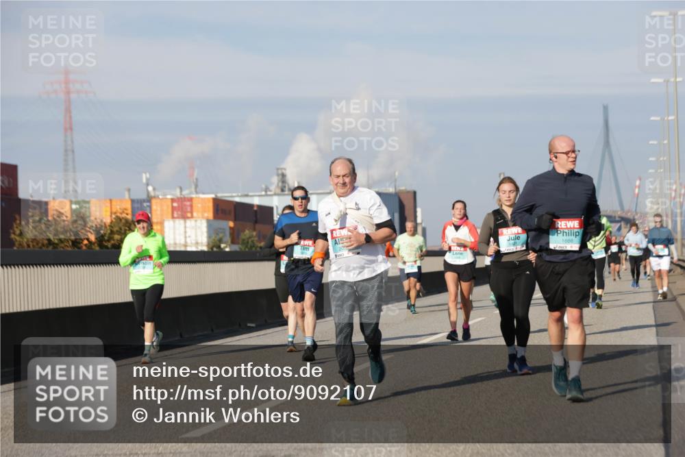 03.10.2025 - Köhlbrandbrückenlauf Jannik Wohlers http://msf.ph/oto/9092107 03.10.2025 09:59:48 Position 3 205, 1821, 1666 meine-sportfotos.de