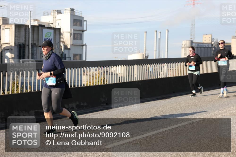 03.10.2025 - Köhlbrandbrückenlauf Lena Gebhardt http://msf.ph/oto/9092108 03.10.2025 10:08:08 Position 2  meine-sportfotos.de