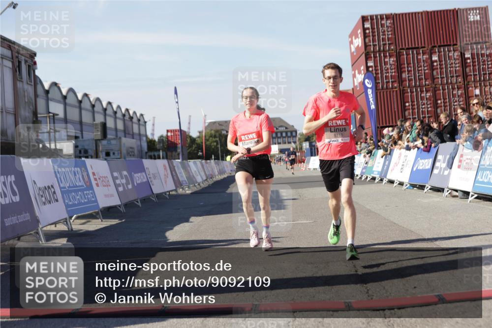 03.10.2025 - Köhlbrandbrückenlauf Jannik Wohlers http://msf.ph/oto/9092109 03.10.2025 12:54:04 Ziel 4030, 5710, 5947, 6002, 6200, 6817 meine-sportfotos.de