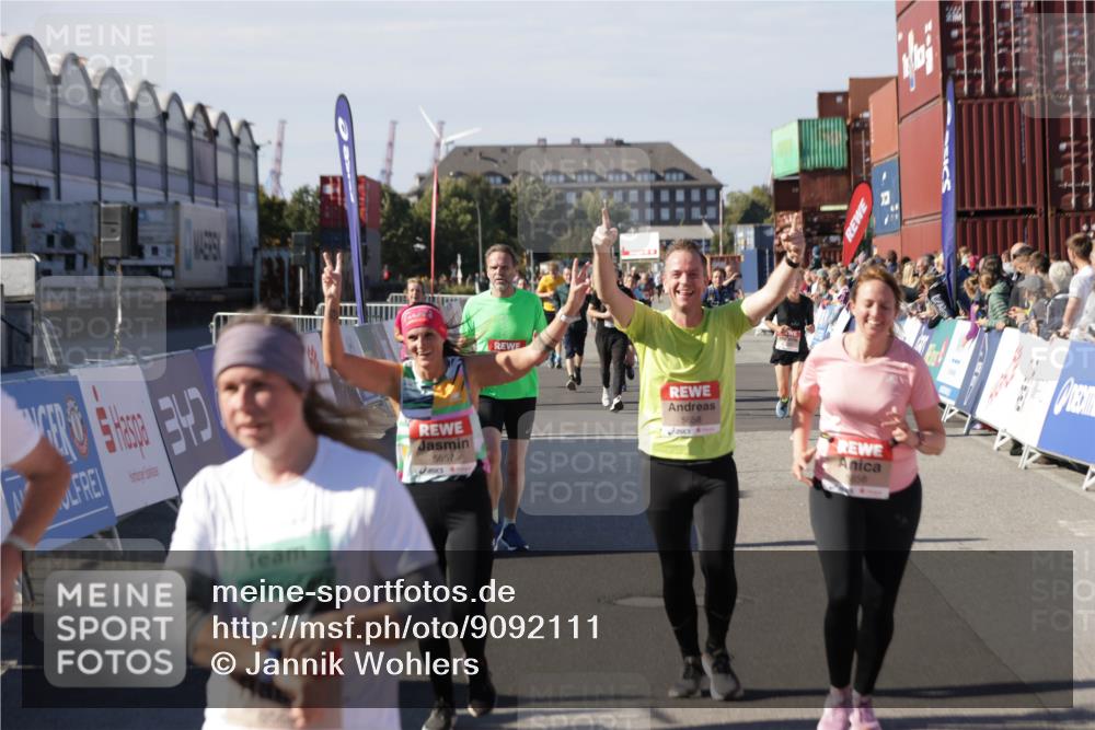 03.10.2025 - Köhlbrandbrückenlauf Jannik Wohlers http://msf.ph/oto/9092111 03.10.2025 13:19:57 Ziel 4376, 4433, 4539, 4721, 5059, 5656, 5657, 5658, 5704, 5841, 6068, 6414, 6567, 6568, 6660, 6663, 6730 meine-sportfotos.de