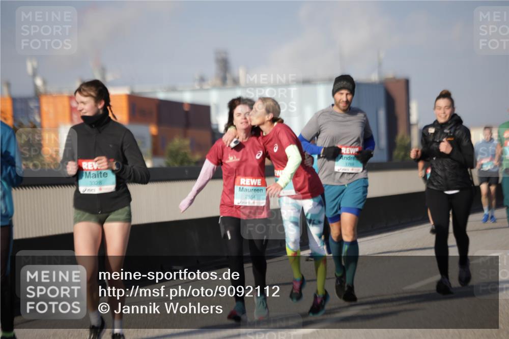 03.10.2025 - Köhlbrandbrückenlauf Jannik Wohlers http://msf.ph/oto/9092112 03.10.2025 10:11:39 Position 3 3328, 2554, 1769 meine-sportfotos.de