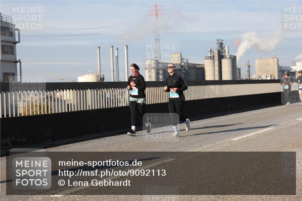 03.10.2025 - Köhlbrandbrückenlauf Lena Gebhardt http://msf.ph/oto/9092113 03.10.2025 10:08:09 Position 2  meine-sportfotos.de