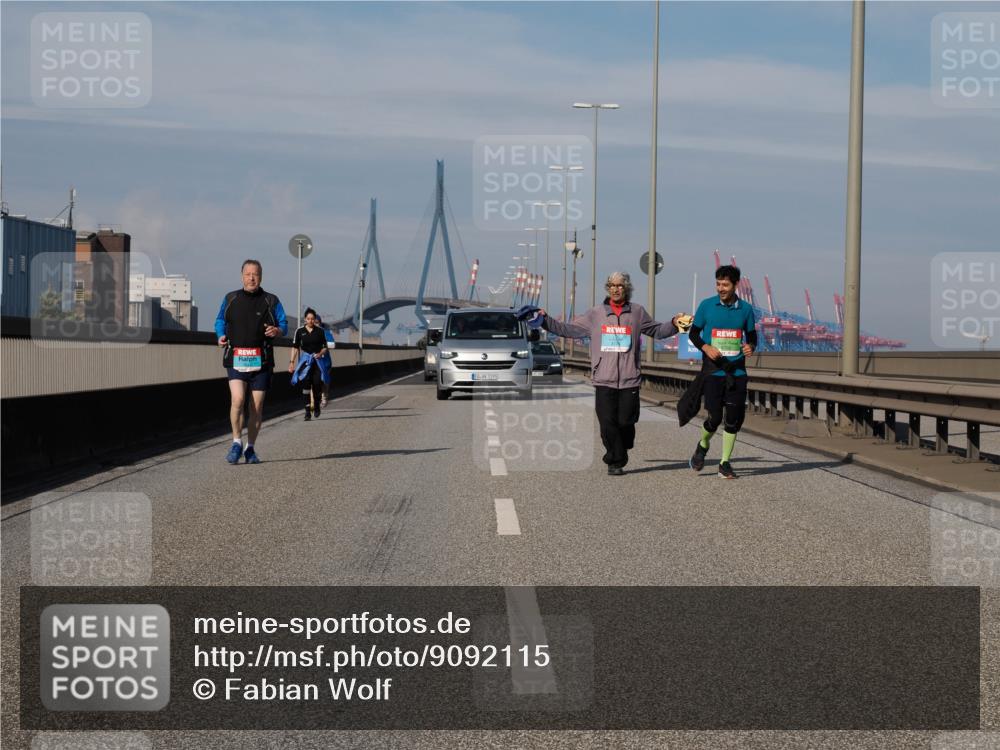03.10.2025 - Köhlbrandbrückenlauf Fabian Wolf http://msf.ph/oto/9092115 03.10.2025 10:28:11 Position 3 3195 meine-sportfotos.de