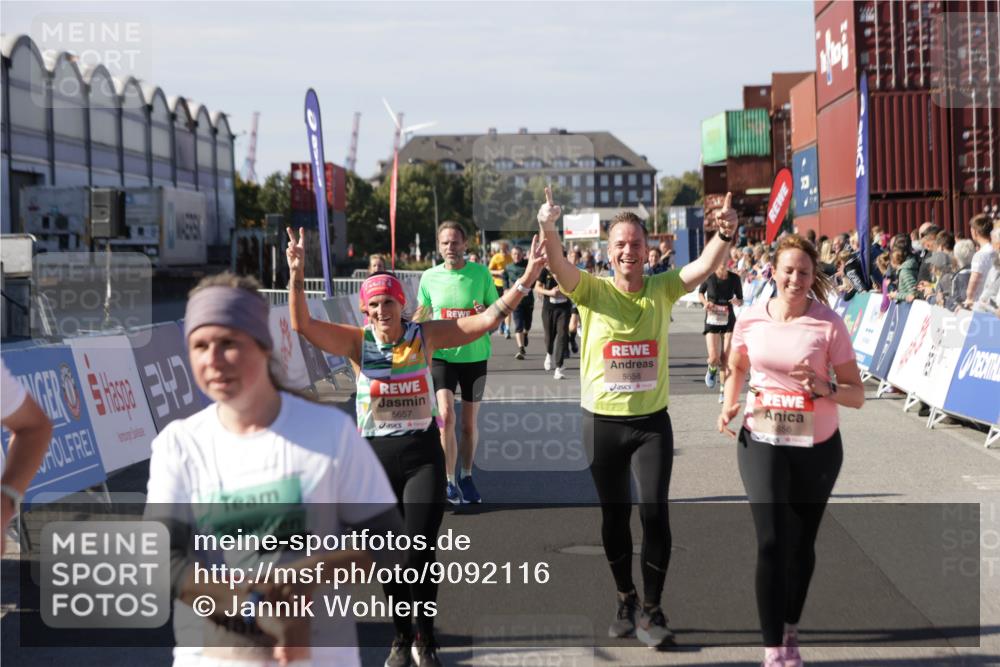 03.10.2025 - Köhlbrandbrückenlauf Jannik Wohlers http://msf.ph/oto/9092116 03.10.2025 13:19:57 Ziel 4376, 4433, 4539, 4721, 5059, 5656, 5657, 5658, 5704, 5841, 6068, 6414, 6567, 6568, 6660, 6663, 6730 meine-sportfotos.de
