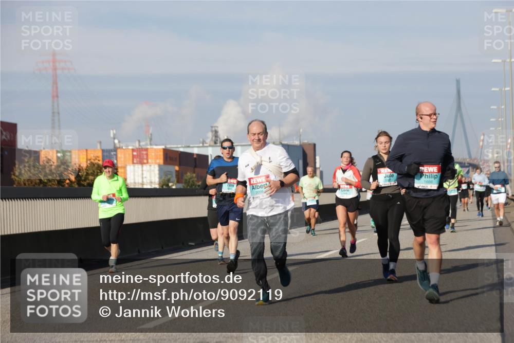 03.10.2025 - Köhlbrandbrückenlauf Jannik Wohlers http://msf.ph/oto/9092119 03.10.2025 09:59:48 Position 3 2056, 1666 meine-sportfotos.de