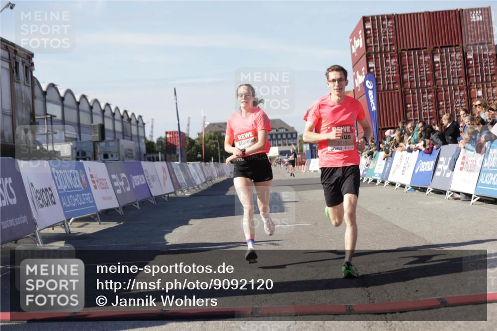 03.10.2025 - Köhlbrandbrückenlauf Jannik Wohlers http://msf.ph/oto/9092120 03.10.2025 12:54:04 Ziel 4030, 5710, 5947, 6002, 6200, 6817 meine-sportfotos.de