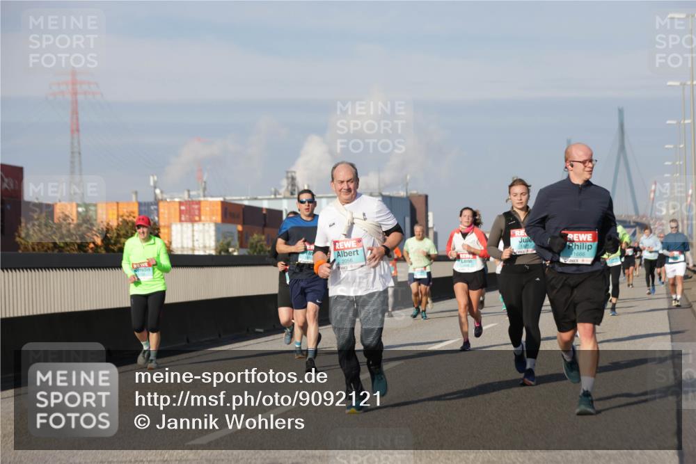 03.10.2025 - Köhlbrandbrückenlauf Jannik Wohlers http://msf.ph/oto/9092121 03.10.2025 09:59:48 Position 3 1821, 2056, 1666 meine-sportfotos.de