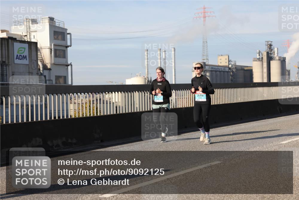03.10.2025 - Köhlbrandbrückenlauf Lena Gebhardt http://msf.ph/oto/9092125 03.10.2025 10:08:09 Position 2 2967, 2966 meine-sportfotos.de
