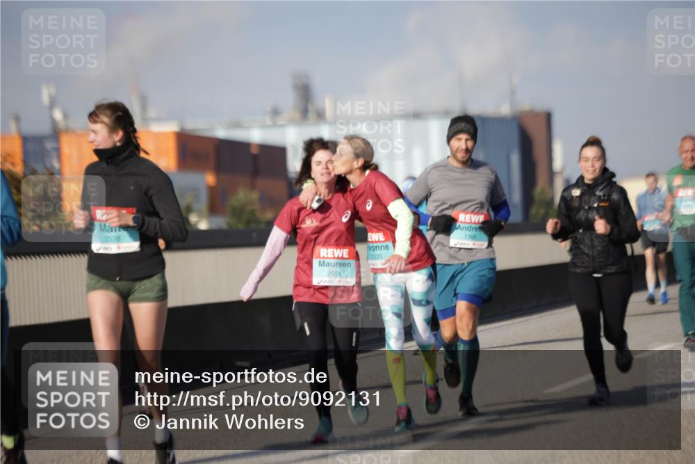 03.10.2025 - Köhlbrandbrückenlauf Jannik Wohlers http://msf.ph/oto/9092131 03.10.2025 10:11:39 Position 3 3328, 2554, 2533, 1769 meine-sportfotos.de