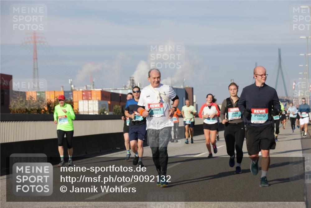 03.10.2025 - Köhlbrandbrückenlauf Jannik Wohlers http://msf.ph/oto/9092132 03.10.2025 09:59:48 Position 3 2056, 1821, 1666 meine-sportfotos.de