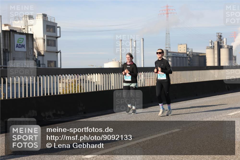 03.10.2025 - Köhlbrandbrückenlauf Lena Gebhardt http://msf.ph/oto/9092133 03.10.2025 10:08:09 Position 2 2967, 2966 meine-sportfotos.de