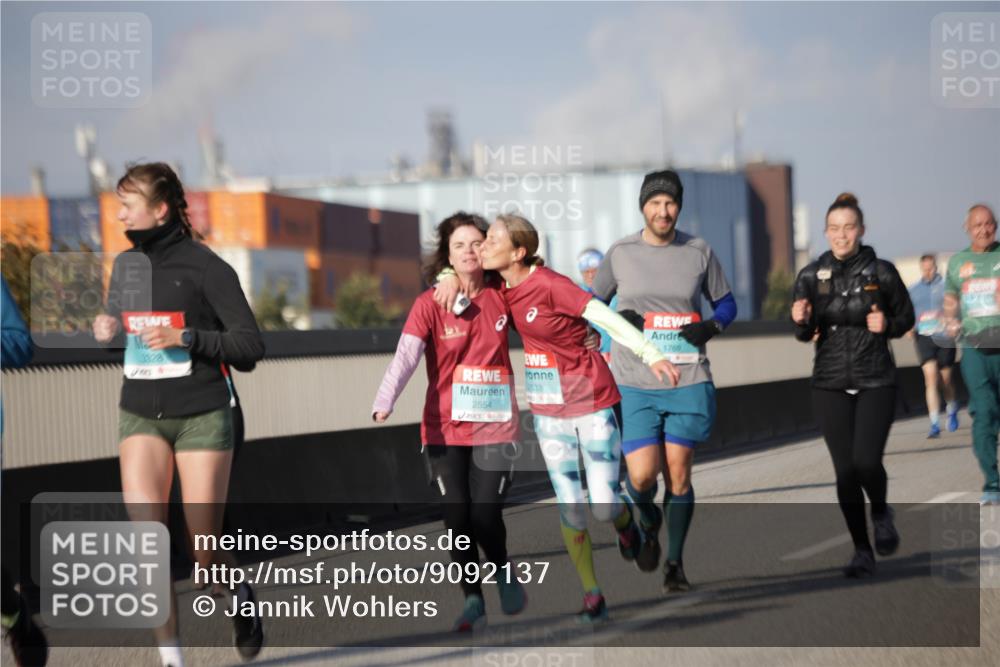 03.10.2025 - Köhlbrandbrückenlauf Jannik Wohlers http://msf.ph/oto/9092137 03.10.2025 10:11:39 Position 3 3828, 2533, 2554, 1769 meine-sportfotos.de