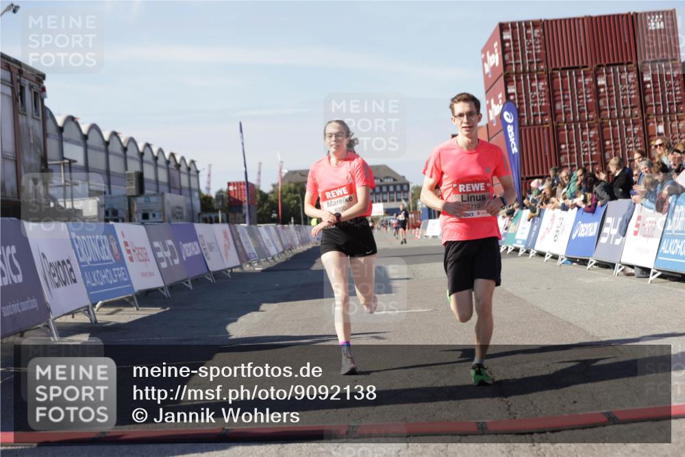 03.10.2025 - Köhlbrandbrückenlauf Jannik Wohlers http://msf.ph/oto/9092138 03.10.2025 12:54:05 Ziel 4030, 5710, 5947, 6002, 6200, 6817 meine-sportfotos.de