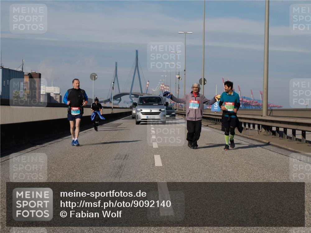 03.10.2025 - Köhlbrandbrückenlauf Fabian Wolf http://msf.ph/oto/9092140 03.10.2025 10:28:11 Position 3 3195 meine-sportfotos.de