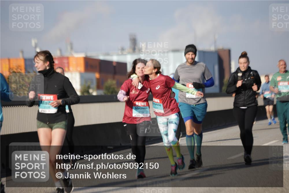 03.10.2025 - Köhlbrandbrückenlauf Jannik Wohlers http://msf.ph/oto/9092150 03.10.2025 10:11:39 Position 3 3328, 2533, 2554 meine-sportfotos.de