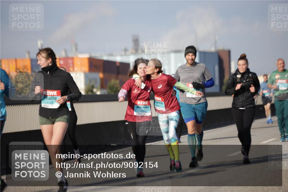 03.10.2025 - Köhlbrandbrückenlauf Jannik Wohlers http://msf.ph/oto/9092154 03.10.2025 10:11:39 Position 3 3328, 2554, 2533, 26 meine-sportfotos.de