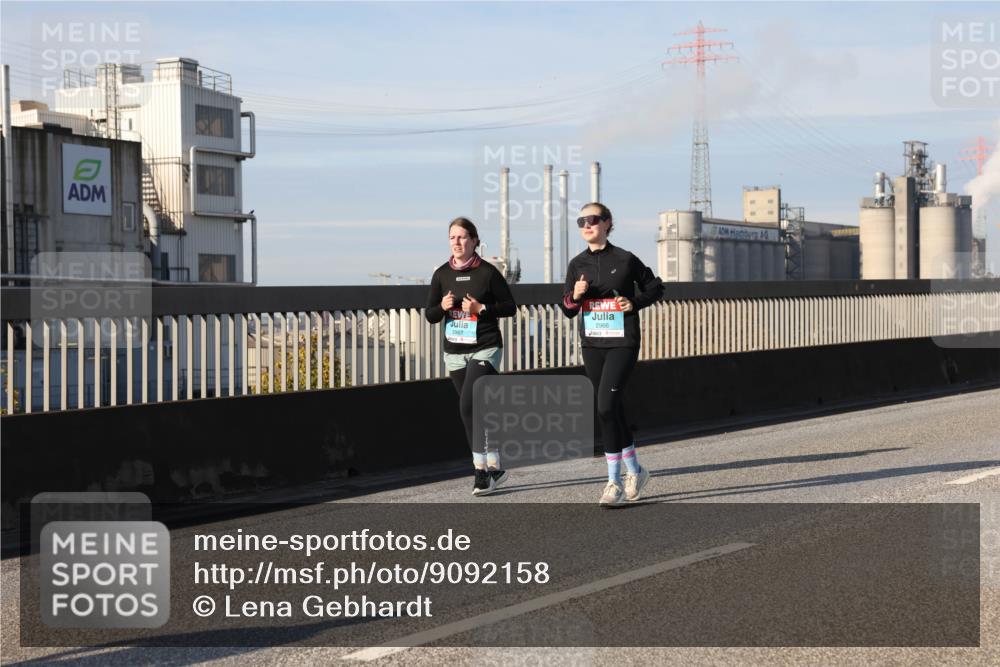03.10.2025 - Köhlbrandbrückenlauf Lena Gebhardt http://msf.ph/oto/9092158 03.10.2025 10:08:10 Position 2 2967, 2966 meine-sportfotos.de