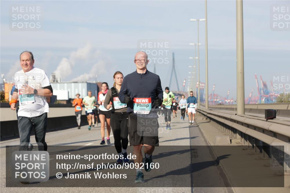 03.10.2025 - Köhlbrandbrückenlauf Jannik Wohlers http://msf.ph/oto/9092160 03.10.2025 09:59:49 Position 3 2056, 1821, 1666 meine-sportfotos.de