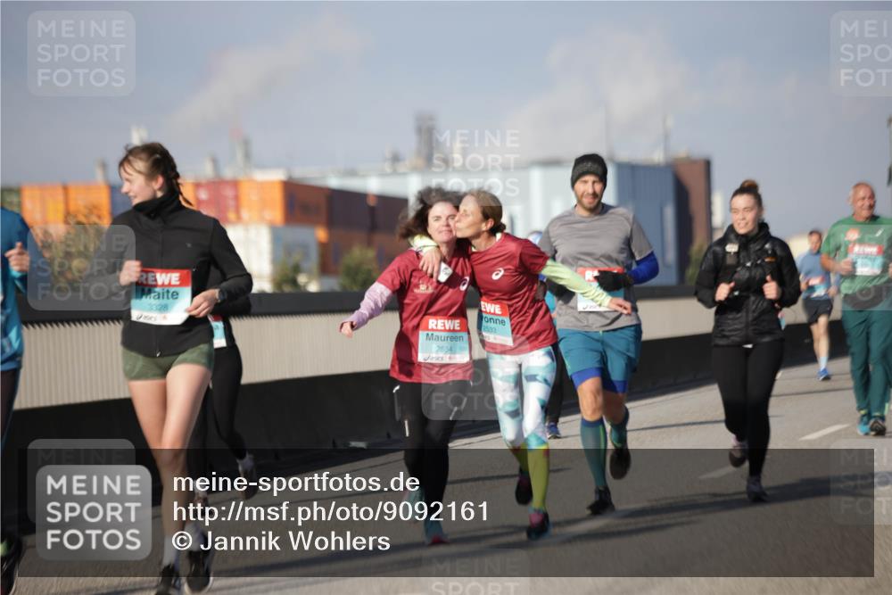 03.10.2025 - Köhlbrandbrückenlauf Jannik Wohlers http://msf.ph/oto/9092161 03.10.2025 10:11:39 Position 3 3328, 2533, 2554 meine-sportfotos.de