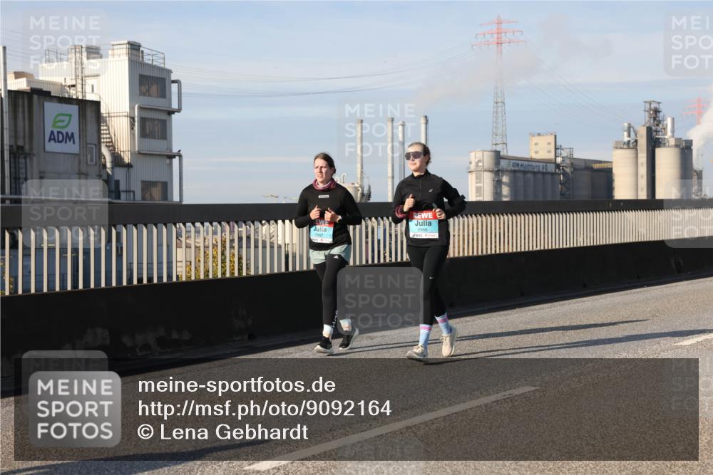 03.10.2025 - Köhlbrandbrückenlauf Lena Gebhardt http://msf.ph/oto/9092164 03.10.2025 10:08:10 Position 2 2967, 2966 meine-sportfotos.de