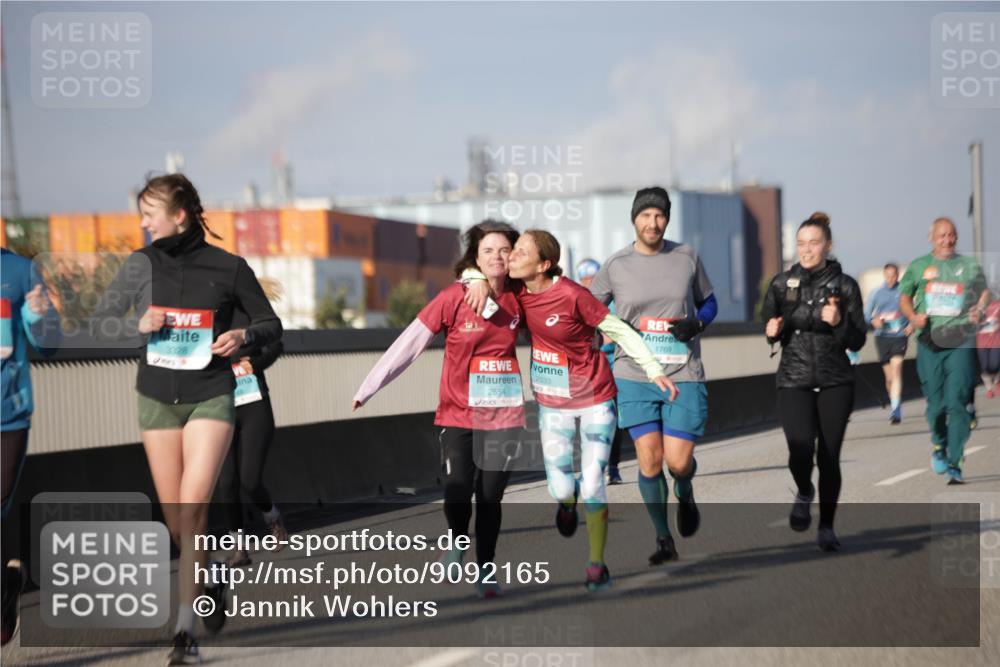 03.10.2025 - Köhlbrandbrückenlauf Jannik Wohlers http://msf.ph/oto/9092165 03.10.2025 10:11:39 Position 3 3328, 1769, 2533, 2554 meine-sportfotos.de