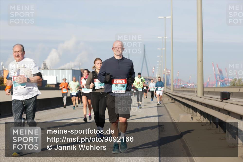 03.10.2025 - Köhlbrandbrückenlauf Jannik Wohlers http://msf.ph/oto/9092166 03.10.2025 09:59:49 Position 3 2056, 1821, 1666 meine-sportfotos.de