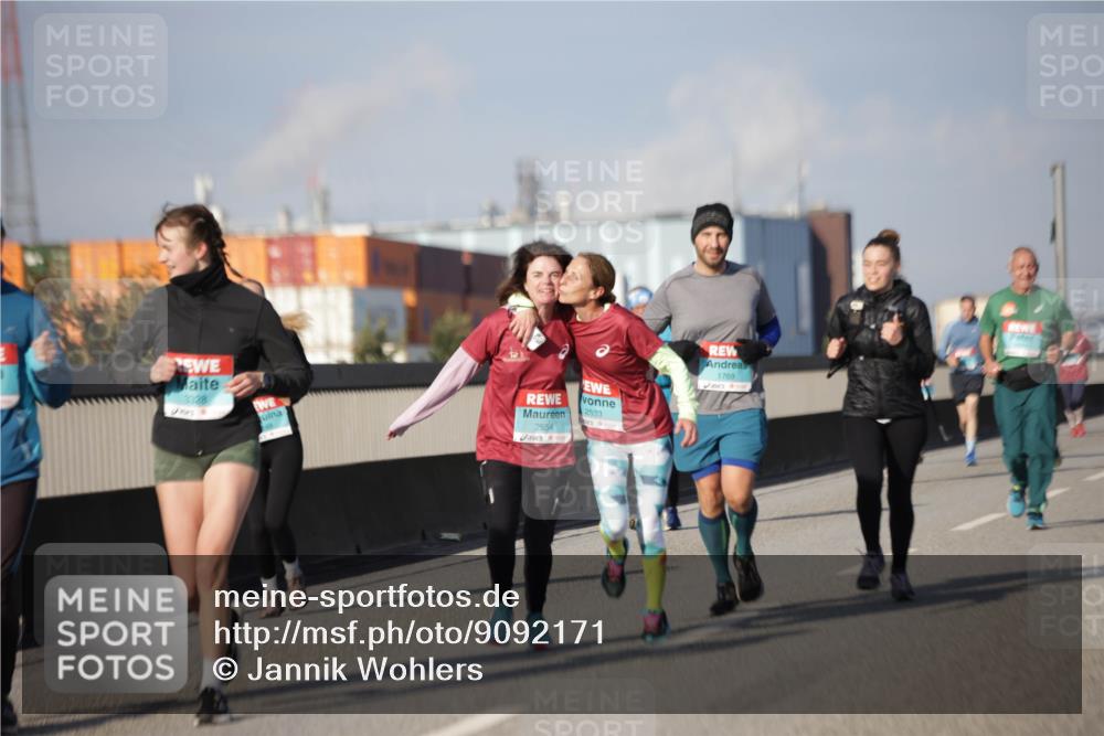 03.10.2025 - Köhlbrandbrückenlauf Jannik Wohlers http://msf.ph/oto/9092171 03.10.2025 10:11:39 Position 3 3328, 2533, 2554, 1769 meine-sportfotos.de
