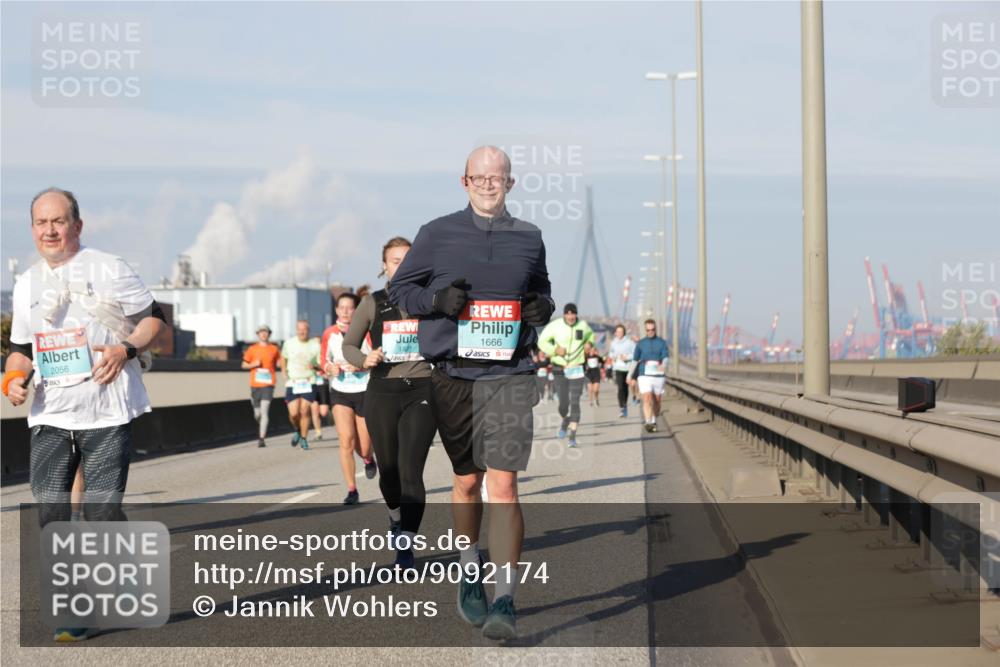 03.10.2025 - Köhlbrandbrückenlauf Jannik Wohlers http://msf.ph/oto/9092174 03.10.2025 09:59:50 Position 3 2056, 1821, 1666 meine-sportfotos.de