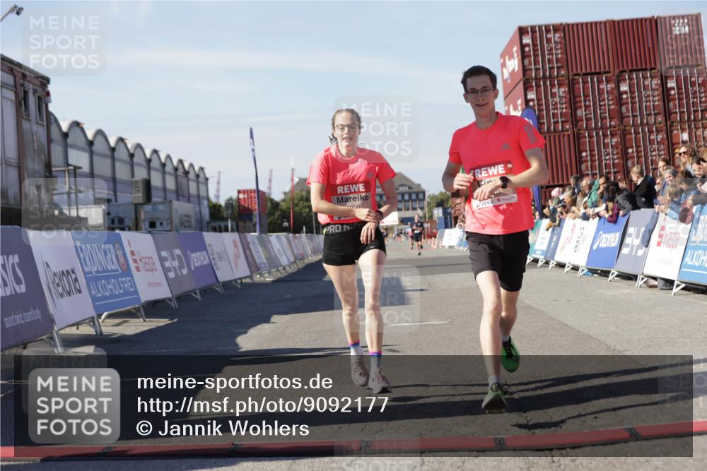 03.10.2025 - Köhlbrandbrückenlauf Jannik Wohlers http://msf.ph/oto/9092177 03.10.2025 12:54:05 Ziel 4030, 5710, 5947, 6002, 6200, 6817 meine-sportfotos.de