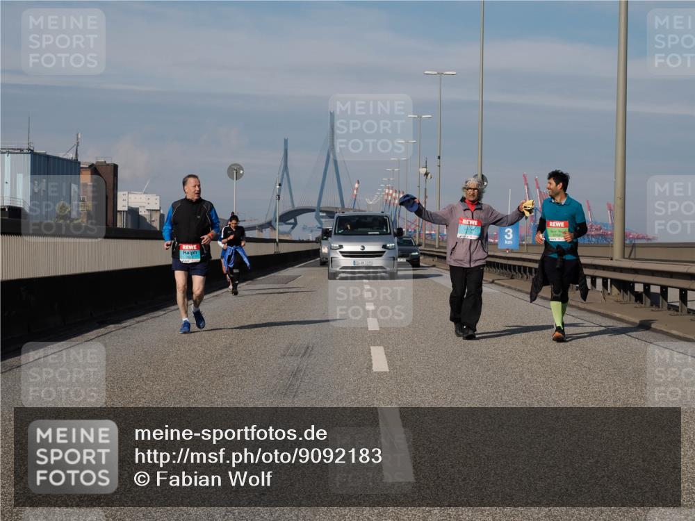 03.10.2025 - Köhlbrandbrückenlauf Fabian Wolf http://msf.ph/oto/9092183 03.10.2025 10:28:12 Position 3 3195 meine-sportfotos.de