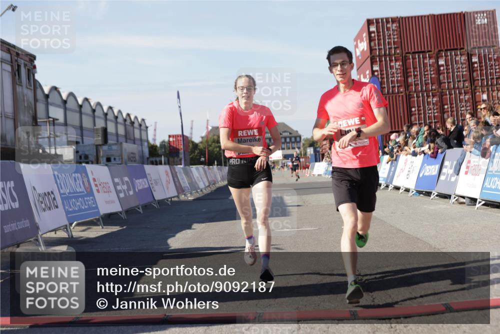 03.10.2025 - Köhlbrandbrückenlauf Jannik Wohlers http://msf.ph/oto/9092187 03.10.2025 12:54:05 Ziel 4030, 5710, 5947, 6002, 6200, 6817 meine-sportfotos.de